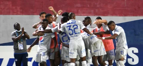Millonarios celebra con el equipo suplente ante Jaguares / Foto VizzorImage