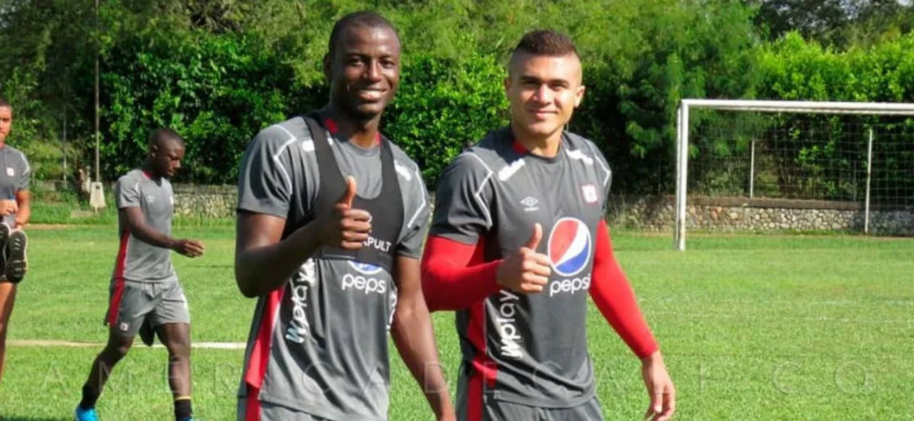 Adrián Ramos en entrenamiento con América / Foto VizzorImage