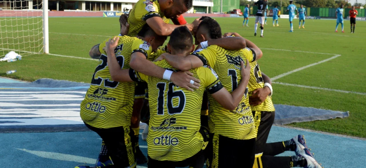 Alianza Petrolera derrotó 2-0 a Jaguares. Foto: VizzorImage / Jose D. Martinez