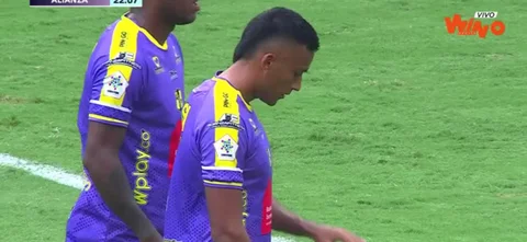 Mancilla tocó el balón con la mano en el área.