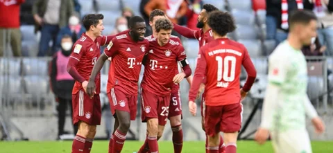 Lewandowski marcó doblete / AFP