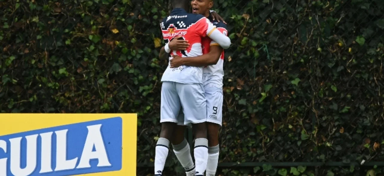 Fortaleza venció 1-0 a Bogotá. Foto: VizzorImage / Samuel Norato