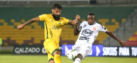 Bucaramanga cayó 1-2 frente a Envigado. / Foto: VizzorImage - Jaime Moreno