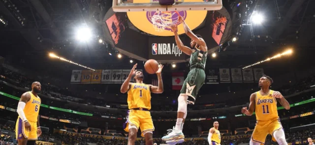 Bucks derrotó 131-116 a Lakers. / Foto: AFP