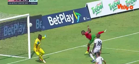 Alexis Castillo Manyoma buscó el gol para Cortuluá.