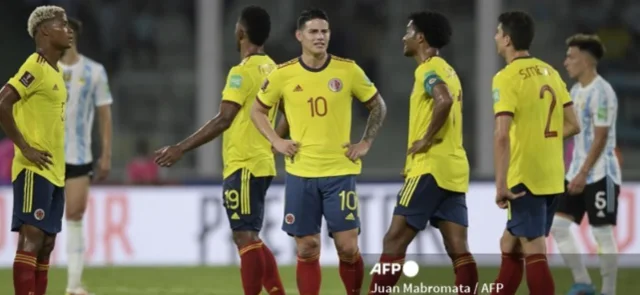 Colombia perdió 1-0 frente a Argentina y se quedó con pie y medio por fuera del Mundial. Foto: AFP