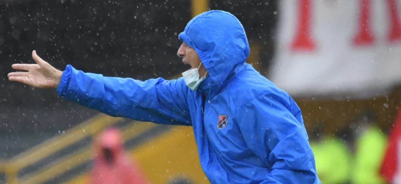Habla Julio Comesaña, DT de Independiente Medellín. Foto: VizzorImage / Andres Rot