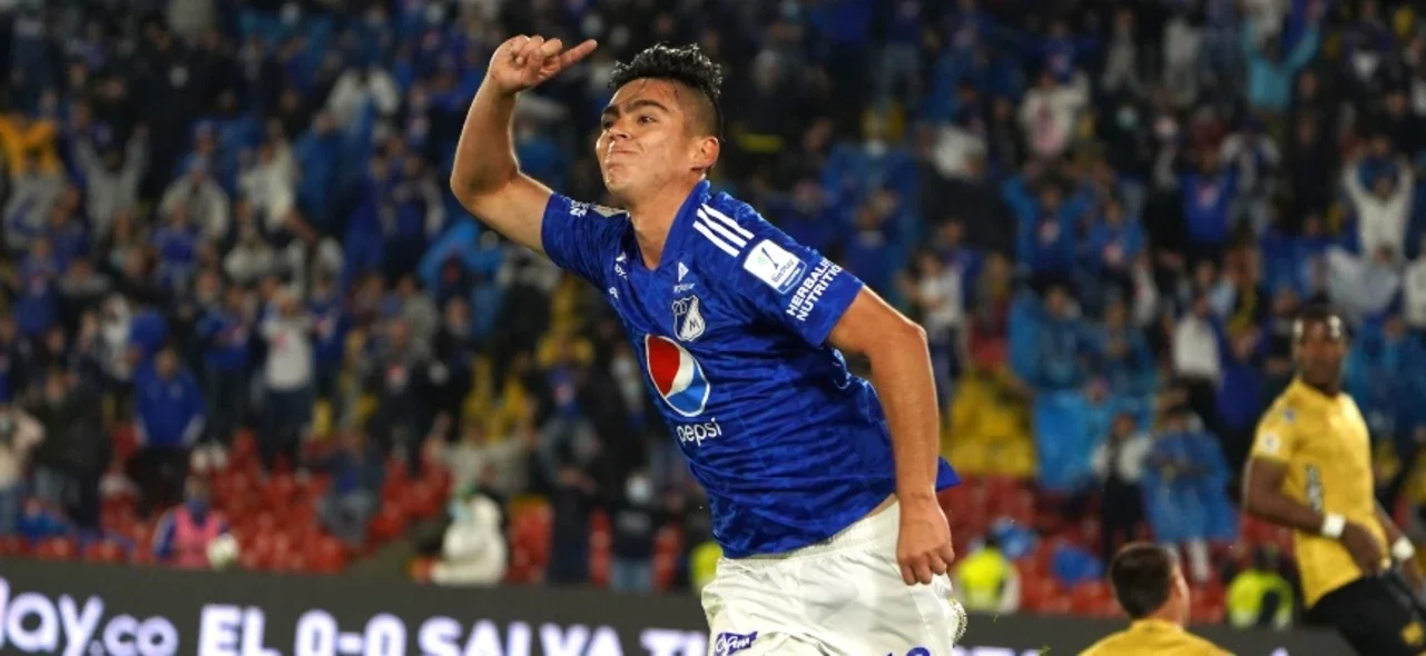 Daniel Ruiz celebra el primer gol de Millonarios / Foto VizzorImage