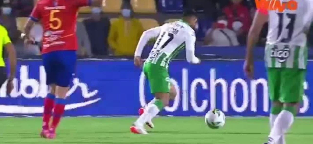 Diego Martínez evitó el gol de Yeison Guzmán.