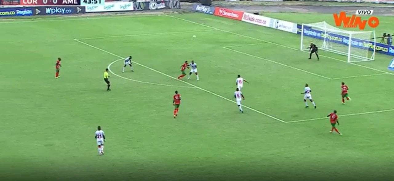 Luis Carlos Ruiz casi abre el marcador sobre el final del partido