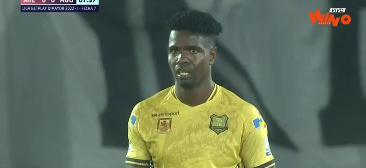 Marco Pérez inquietó la portería de Álvaro Montero.