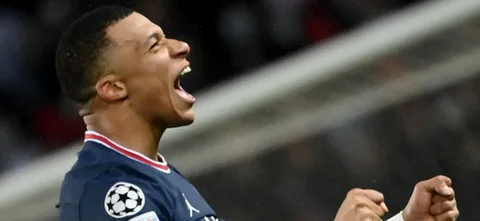 Mbappé le dio el triunfo a los parisinos con un gol al minuto 94 / AFP