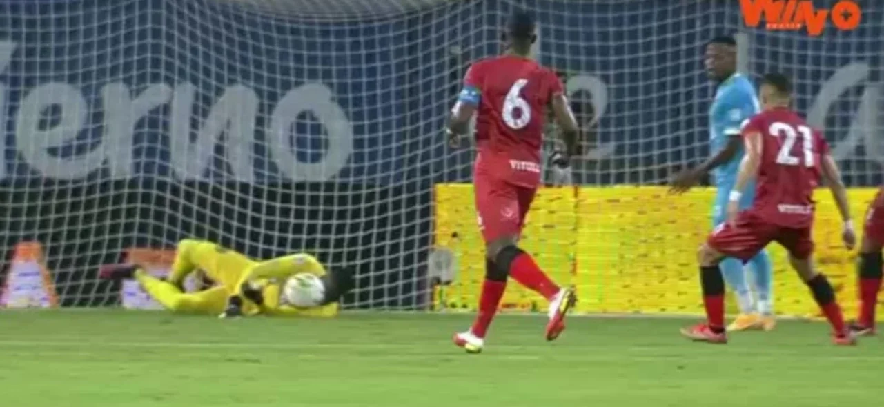 Carlos Mosquera tuvo una atajada frente a Jaguares.