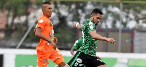 Nacional conserva un largo invicto frente a Envigado | Foto: VizzorImage / Luis Benavides