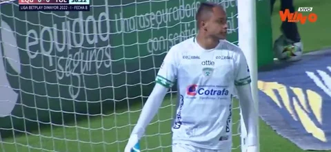 Sergio Román protagonizó una notable atajada.