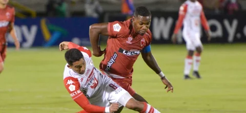 Patriotas y Santa Fe se enfrentan por la Liga BetPlay. Foto: VizzorImage