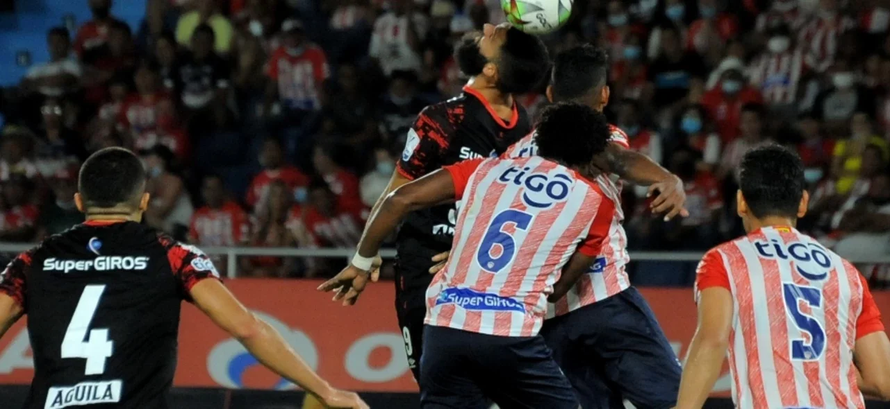 Seguimiento a Sierra y Cabrera / Foto VizzorImage