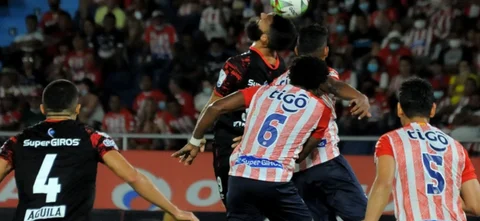 Seguimiento a Sierra y Cabrera / Foto VizzorImage