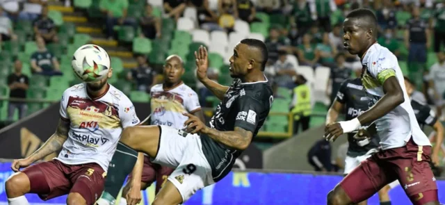 Cali y Tolima disputan los primeros 90 minutos de la Superliga | Foto: VizzorImage / Gabriel Aponte