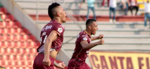Juan David Ríos marcó el primer gol de Tolima. / Foto: VizzorImage - Juan Torres