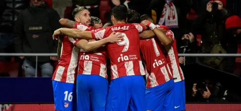 Jugadores de Atlético de Madrid celebran el segundo gol en la victoria sobre Cádiz / Foto: AFP