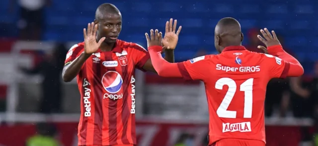 Adrián Ramos le marcó 4 goles en 2021 a Cali. / Foto: VizzorImage - Nelson Ríos