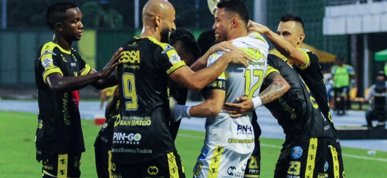 Triunfo de Alianza Petrolera sobre Águilas Doradas / VizzorImage