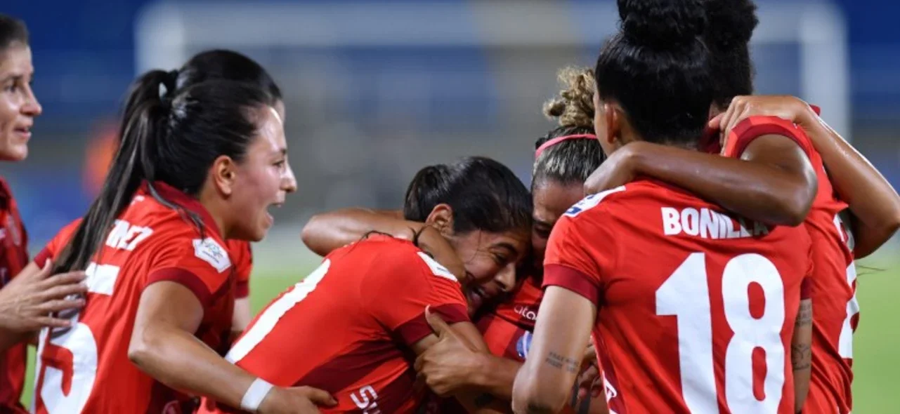 Triunfo de América sobre Nacional / VizzorImage