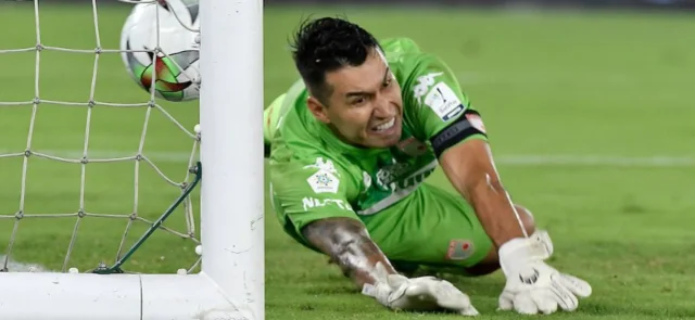 Santa Fe, entre las vallas más vulneradas | Foto: VizzorImage / Gabriel Aponte