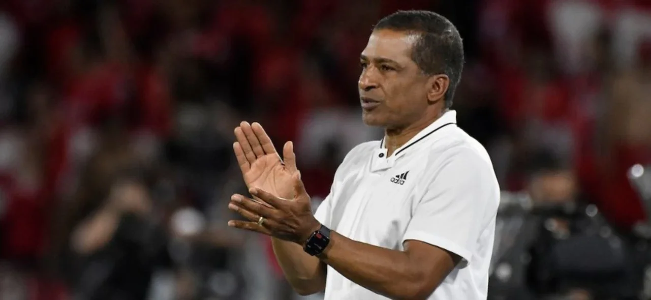 Alexis García, técnico de La Equidad | Foto: VizzorImage / Gabriel Aponte
