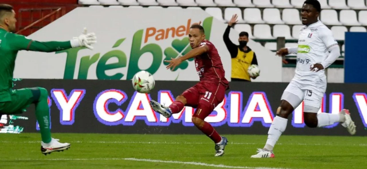 Empate entre Once Caldas y Tolima / VizzorImage