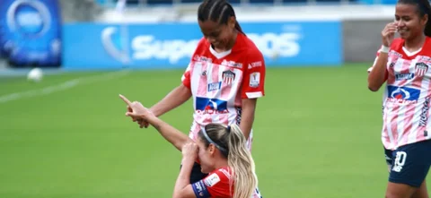 Daniela Montoya marcó en la victoria de Junior frente a Bucaramanga. / Foto: VizzorImage - Jesús Rico