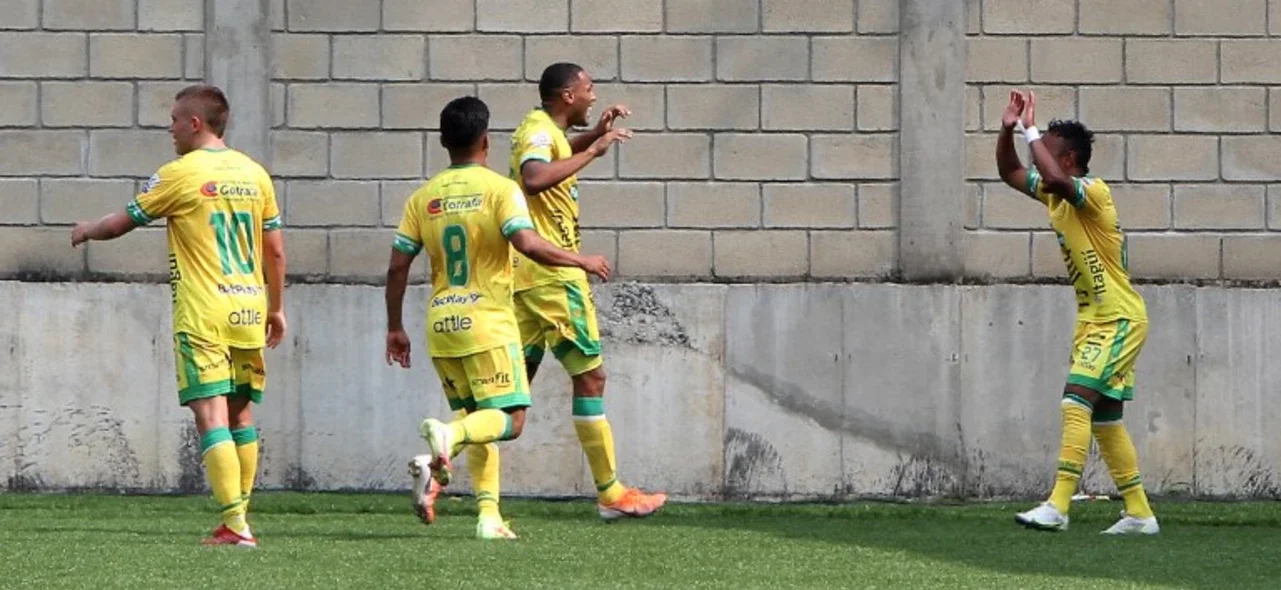 Goleada de Leones en su visita a Real Santander / VizzorImage