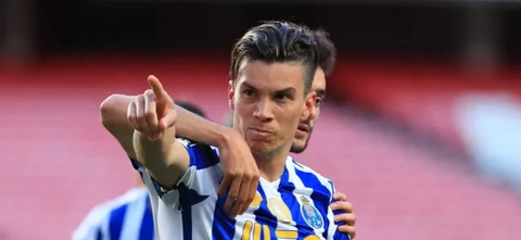Matheus Uribe celebra goleada con Porto / Foto AFP