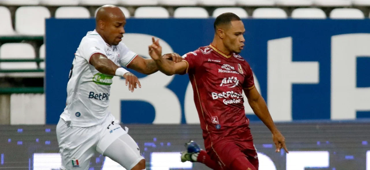 Once Caldas y Tolima juegan por la fecha 12 de la Liga BetPlay. Foto: VizzorImage / John Jairo Bonilla