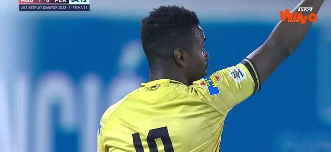 Marco Pérez remató pero no logró anotar