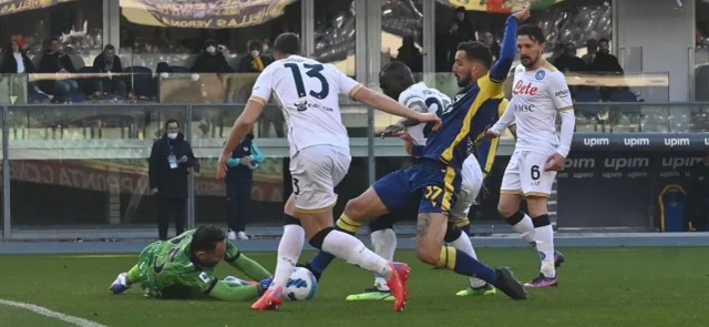 Ospina en juego ante Hellas Verona / Foto AFP