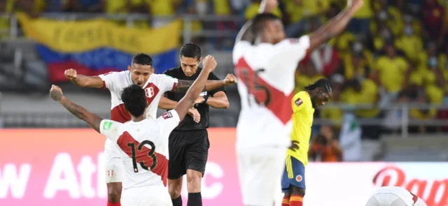 Perú celebrando el importante triunfo ante Colombia / Foto AFP