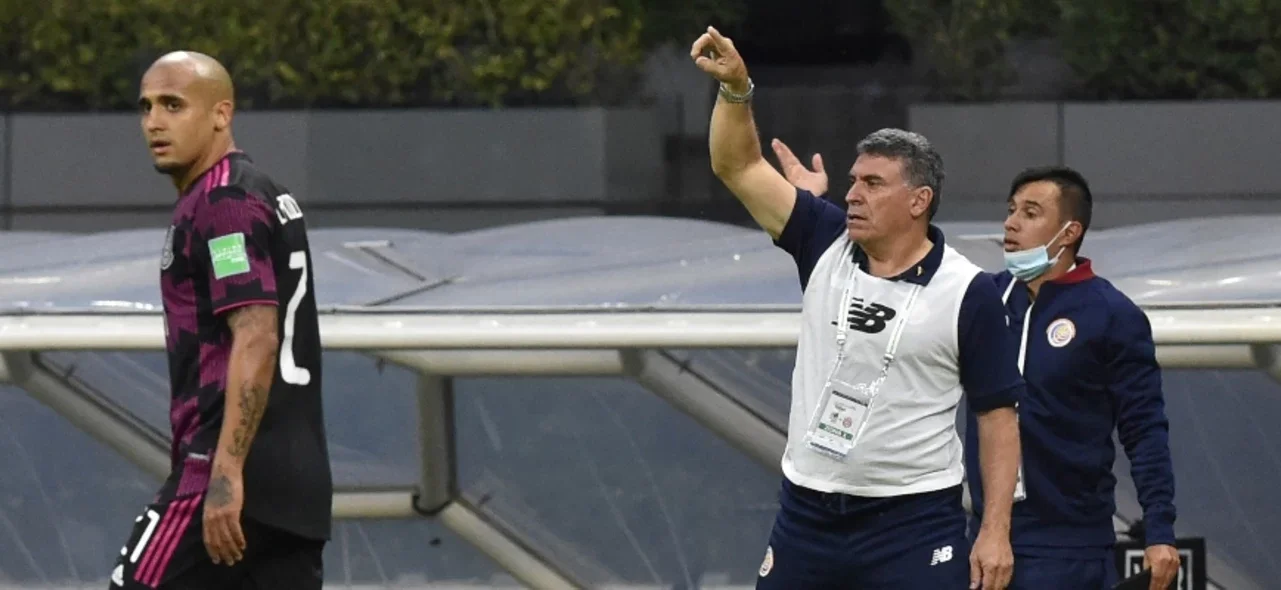 Luis Fernando Suárez, técnico de Costa Rica / AFP