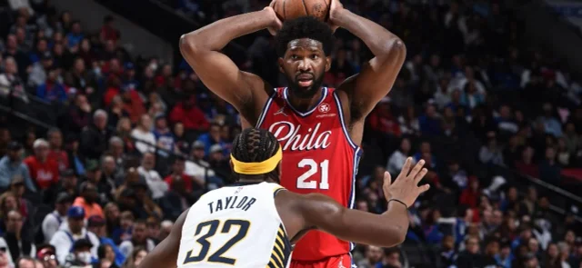 Embiid continuó aumentando los argumentos para ser elegido MVP / AFP