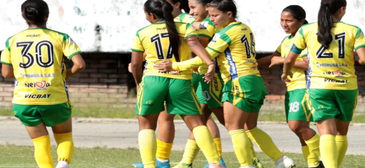 Huila le ganó 3-1 a Bucaramanga. Foto: -VizzorImage / Sergio Reyes
