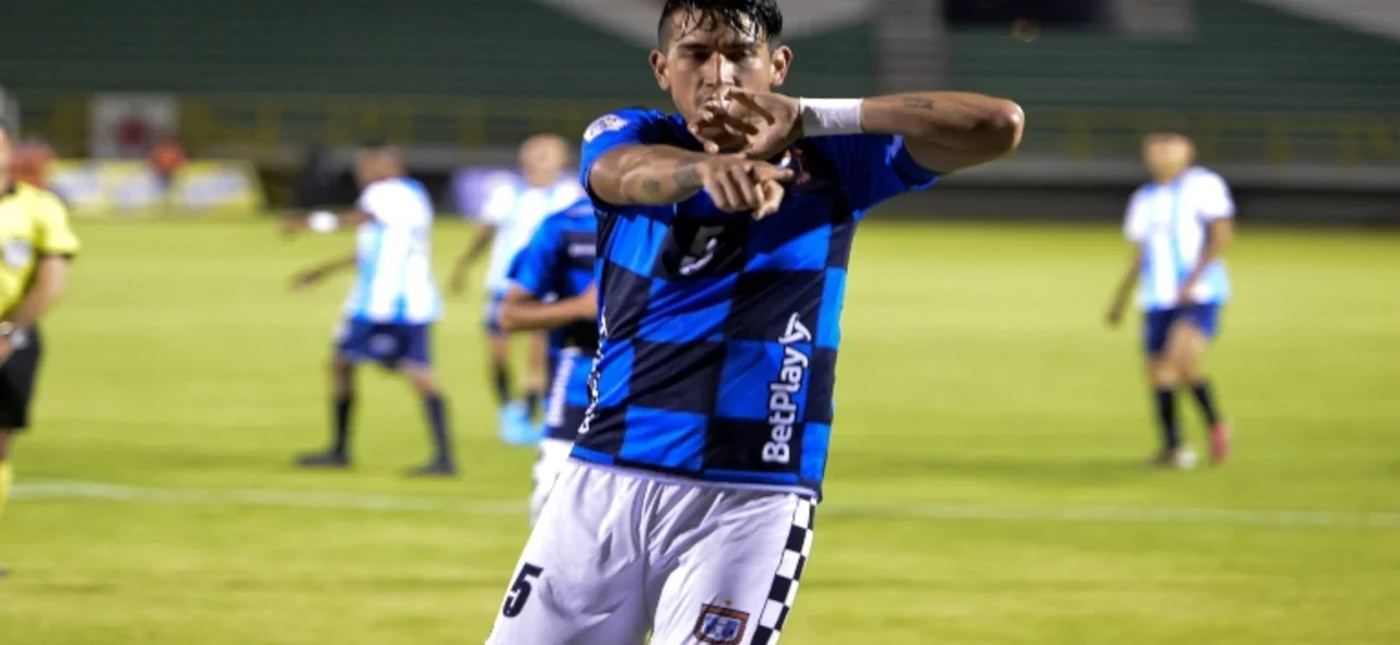 Triunfo Boyacá Chico frente a Real Santander -VizzorImage