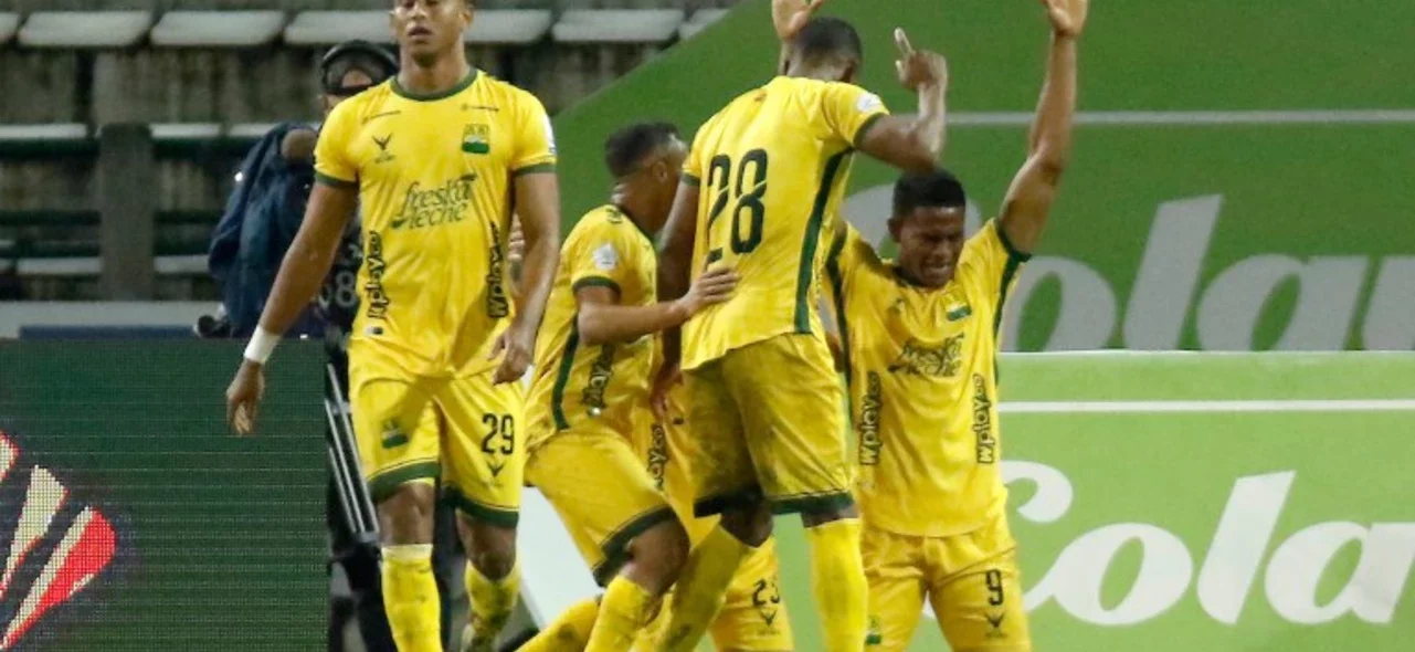 Victoria a Bucaramanga frente a Once Caldas | Foto: VizzorImage / John Jairo Bonilla