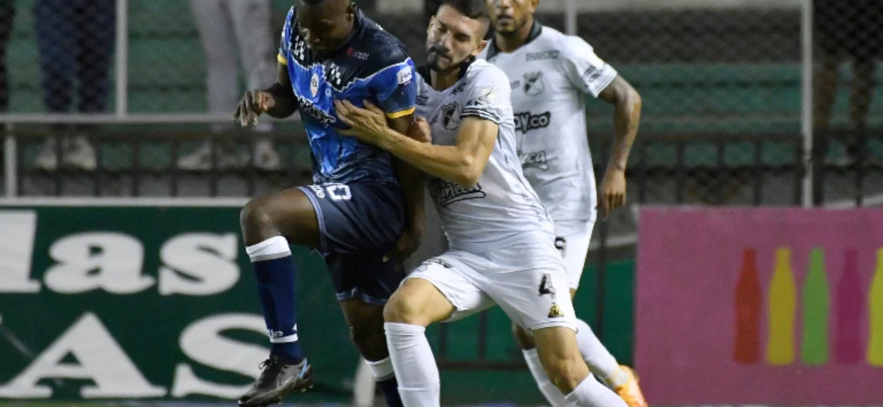 Fortaleza derrotó 3-1 a Cali. Foto: VizzorImage / Gabriel Aponte