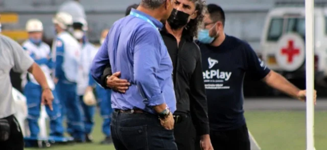 El mundo de los técnicos de fútbol | Foto: VizzorImage / Juan Torres