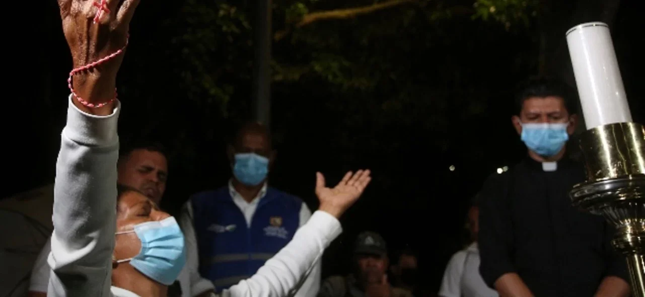 Velatón por la salud de Freddy / Foto AFP