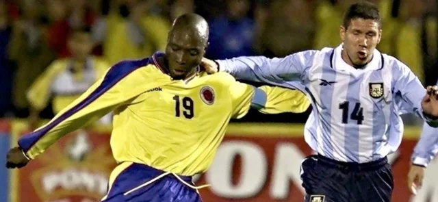 Freddy Rincón vistiendo la camiseta de la selección Colombia. Foto: AFP