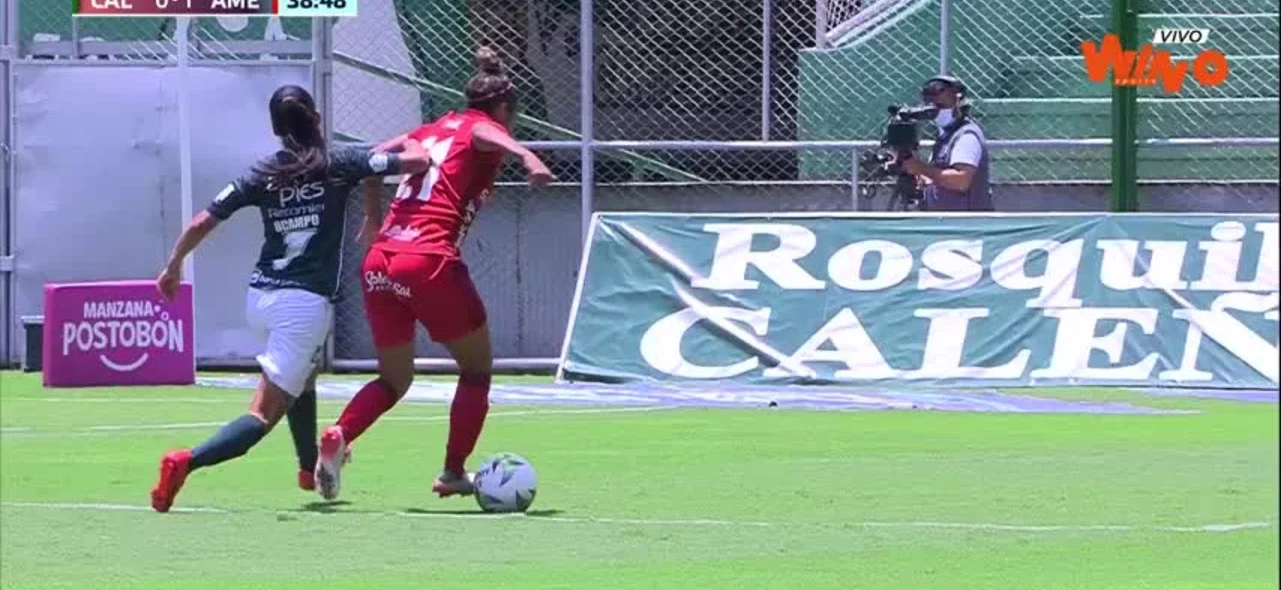 Ingrid Vidal se acercó con peligro al área de Cali.