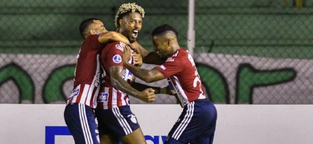 Omar Albornoz celebró con doblete / AFP