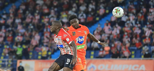 Junior y Envigado se enfrentan por la fecha 18. Foto: VizzorImage / Jairo Cassiani